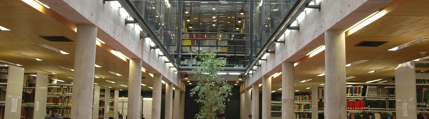 Biblioteca interna de la Universidad Católica de Chile